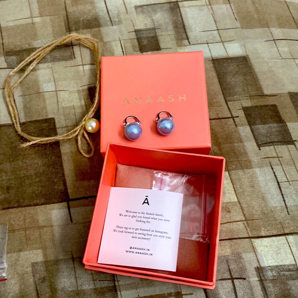 Beautiful earrings by ANAASH not used even once new - Picture 1 of 4